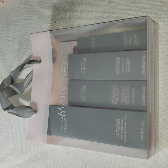 COPY - Mary kay TimeWise Miracle Set 3D combination/oily NWT🌿 - Picture 2 of 2